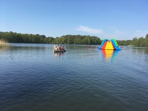 Badeerlebnis am Strand auf dem Campingplatz Zum Hexenwäldchen